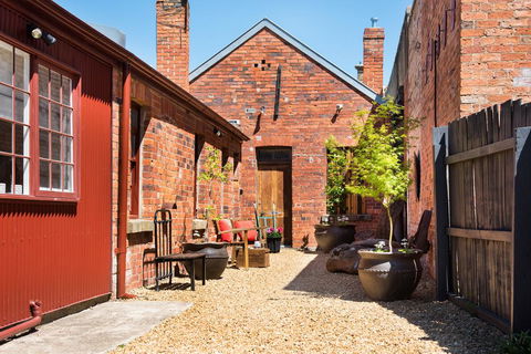 Persimmon - Kempsey Accommodation 2