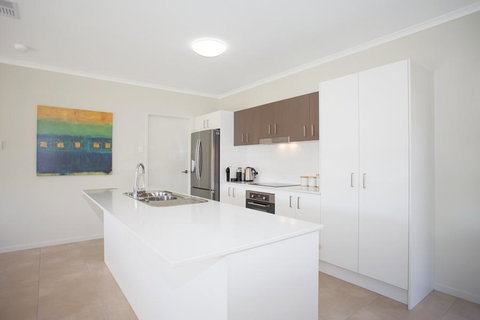 Petrie Beach Holiday Home - Kempsey Accommodation 3