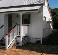 Pine Cottage - Kempsey Accommodation