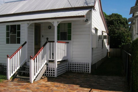 Pine Cottage - Kempsey Accommodation 0