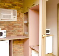 Pines Country Club Motor Inn - Kempsey Accommodation
