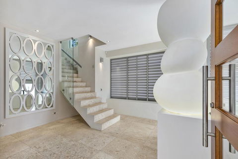 Platinum Status, Sunshine Beach - Kempsey Accommodation 3