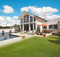 Play A Round - Kempsey Accommodation