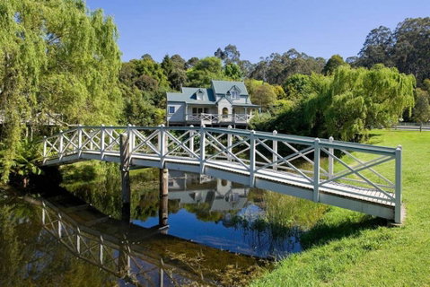 PLUM TREE COTTAGE - Spa Cottage With Woodfire - Kempsey Accommodation 0