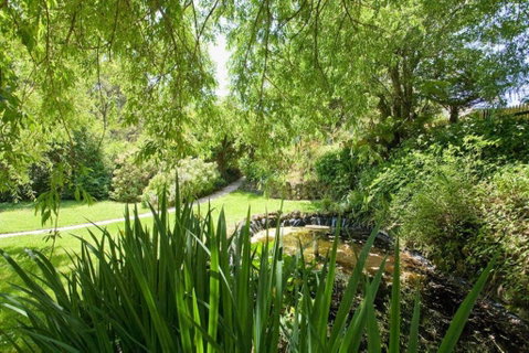 PLUM TREE COTTAGE - Spa Cottage With Woodfire - Kempsey Accommodation 3