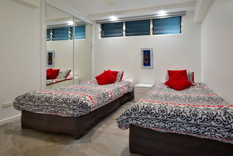 POINCIANA 101 HAMILTON ISLAND CENTRALLY LOCATED 3 BEDROOM, Plus BUGGY!! - Kempsey Accommodation 1