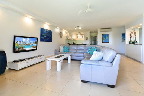 POINCIANA 101 HAMILTON ISLAND CENTRALLY LOCATED 3 BEDROOM, Plus BUGGY!! - Kempsey Accommodation 3