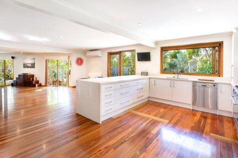 POINT LEO BEACH HOUSE - POINT LEO - Kempsey Accommodation 2