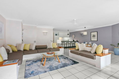 Poolside Apt. In Alamanda Beachfront Resort (41) - Kempsey Accommodation 2