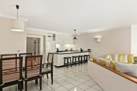 Poolside Apt. In Alamanda Beachfront Resort (62) - Kempsey Accommodation 3