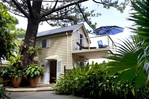 Port Douglas Cottage & Lodge - Kempsey Accommodation 0
