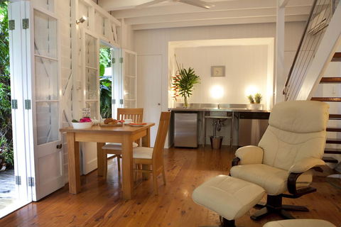 Port Douglas Cottage & Lodge - Kempsey Accommodation 3