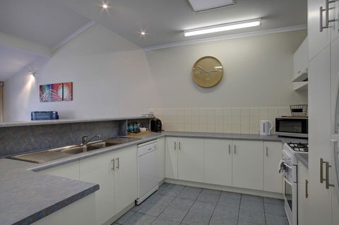 Port Lincoln Foreshore Apartments - Kempsey Accommodation 3