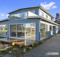 Pukeko Beach House Rhyll - Kempsey Accommodation