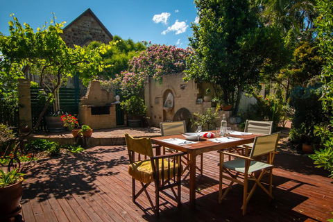 Queen Bee Cottage, Milton - Kempsey Accommodation 1