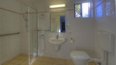 Queens Beach Tourist Village - Kempsey Accommodation 3