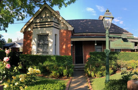 QUILTY HOUSE (Formerly Beethovens) - Kempsey Accommodation 2