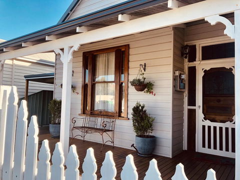 Railway Cottage - Kempsey Accommodation 1