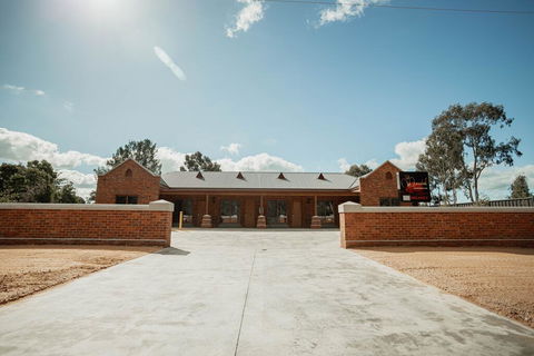 Red Waratah Accommodation - Kempsey Accommodation 0
