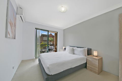 REDFERN 3 BEDROOM APARTMENT FREE PARKING WALK TO CENTRAL STATION NRE187 - Kempsey Accommodation 3