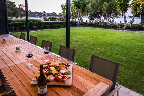 Regency Beach Club - Kempsey Accommodation 1