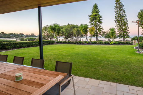 Regency Beach Club - Kempsey Accommodation 2