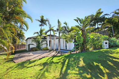 Relax At Coolum - Kempsey Accommodation 1