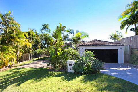 Relax At Coolum - Kempsey Accommodation 3