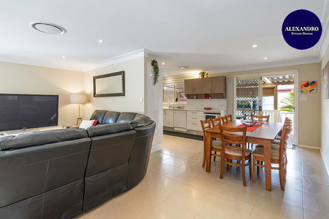 RELAXED COASTAL GETAWAY // MOMENTS TO WATERFRONT - Kempsey Accommodation 0