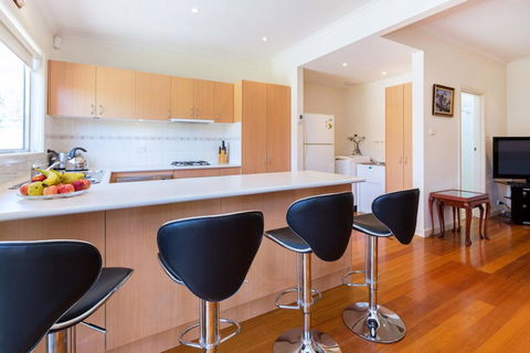 RENOVATED BEACH BEAUTY - ROSEBUD - Kempsey Accommodation 2
