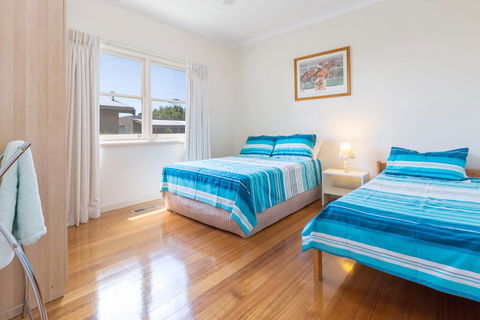 RENOVATED BEACH BEAUTY - ROSEBUD - Kempsey Accommodation 1