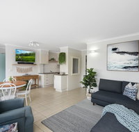 Renovated Moololaba Unit 100m To Beach - Kempsey Accommodation