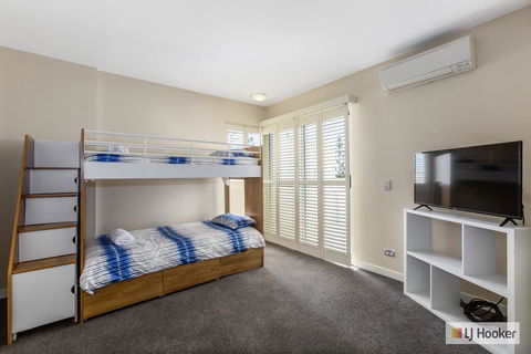 RESORT ON THE BEACH 1219/20 - Kempsey Accommodation 3