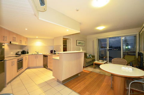 RESORT ON THE BEACH 2214/2215 - Kempsey Accommodation 1