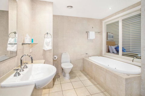 RESORT ON THE BEACH 4118/19 - Kempsey Accommodation 2
