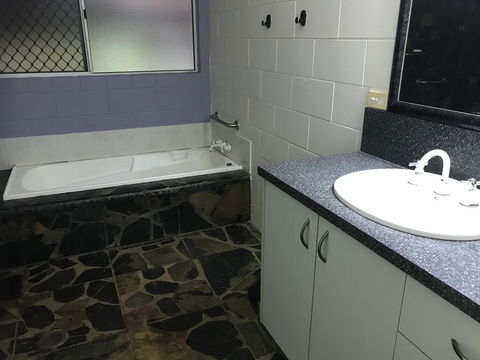 Royal Palm Cottage, Entire Two Bedroom 2 Bathroom House With Pool - Kempsey Accommodation 3