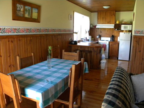 Sanctuary Park Cottages - Kempsey Accommodation 1