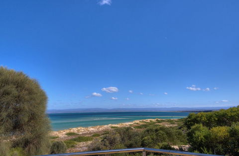 Sandbar Beach House - Kempsey Accommodation 3