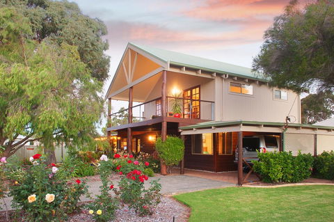 Sea Esta - Town & Beach On Your Doorstep - Kempsey Accommodation 0