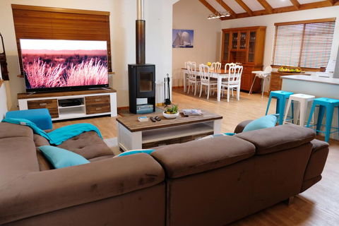 Sea Esta - Town & Beach On Your Doorstep - Kempsey Accommodation 2