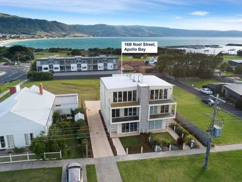 SEA NOOK - Seconds From The Beach - Kempsey Accommodation 0