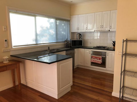 Seagrape Cottage - Kempsey Accommodation 3