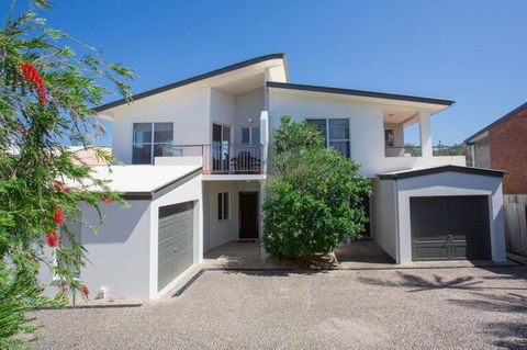 Seamistral - 1/21 Oriole Avenue - Kempsey Accommodation 0