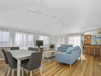 SEAVIEW - ocean views from a modern townhouse