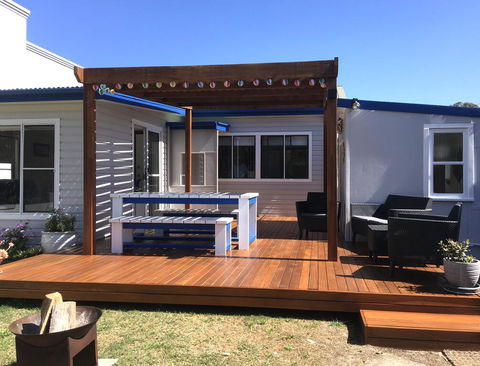Shellharbour Beach Cottage - Walk Onto Patrolled Beach With Flags In Summer - Kempsey Accommodation 0