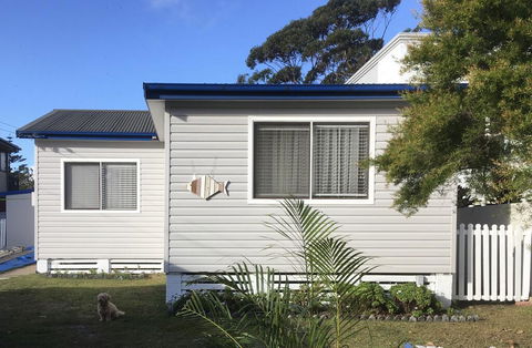 Shellharbour Beach Cottage - Walk Onto Patrolled Beach With Flags In Summer - Kempsey Accommodation 2