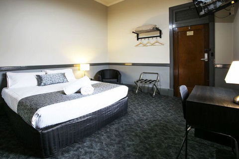 Shenanigans At The Imperial - Kempsey Accommodation 3