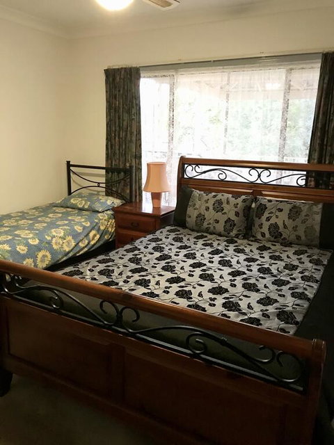 Short Stays At Janines - Kempsey Accommodation 3