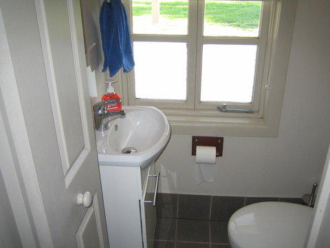 Showgrounds Cottage Naracoorte - Kempsey Accommodation 2