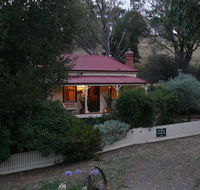 Sinnamons Cottage - Kempsey Accommodation